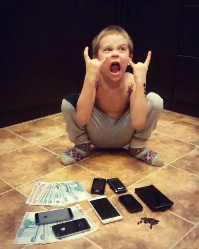 Бедные дети, которым достались очень странные родители