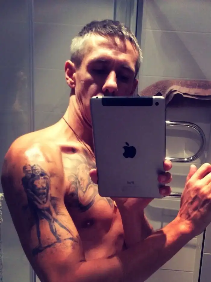 Алексей Панин снялся в эротической фотосессии с собакой