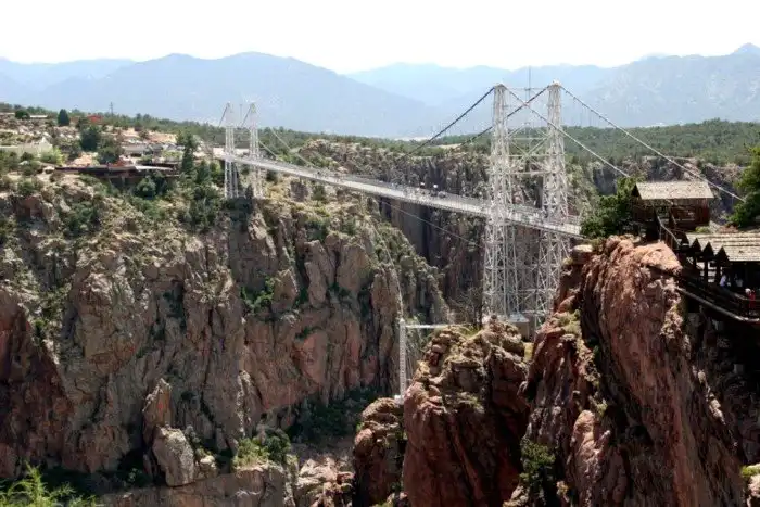 Самые экстремальные и угрожающие мосты мира