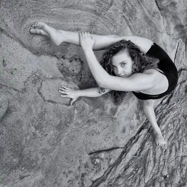 Юная американка с необычайной гибкостью