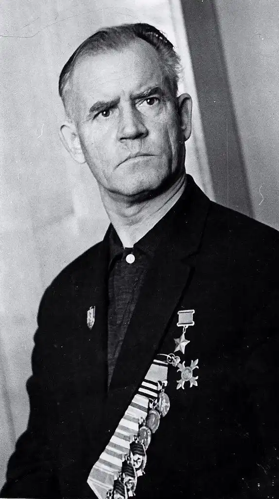 ПАМЯТЬ О НАСТОЯЩЕМ ЧЕЛОВЕКЕ: В НЕБЕ И НА ЗЕМЛЕ.