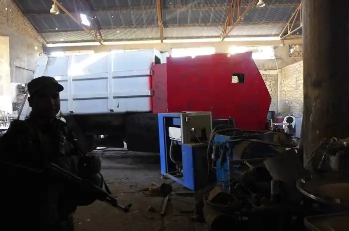 В Мосуле обнаружили завод для изготовления машин-смерти ИГИЛ