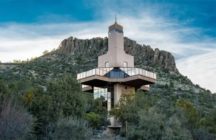 В Аризоне продают самый высокий в мире особняк