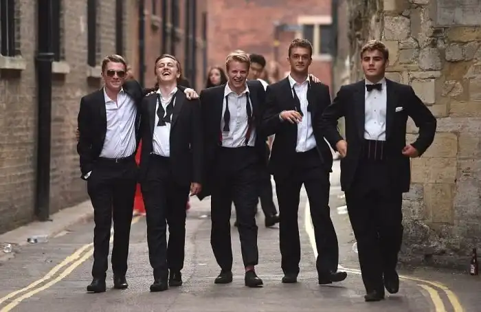 Окончание сдачи экзаменов в Кембриджском университете