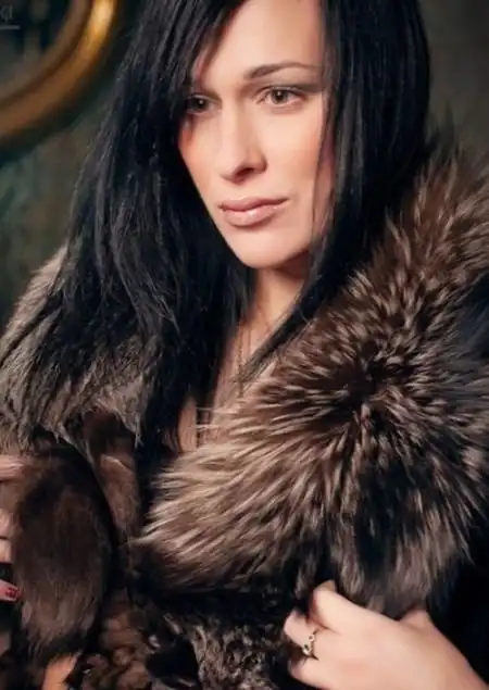 Финалистка «Битвы экстрасенсов» Илона Новоселова погибла, упав с 6 этажа