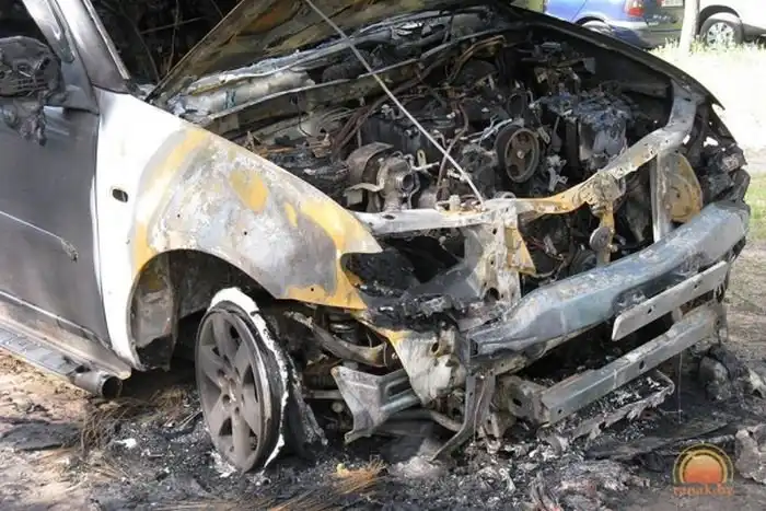 В Белоруссии россиянину сожгли внедорожник