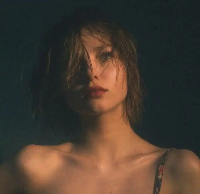 Алеся Кафельникова в смелой фотосессии