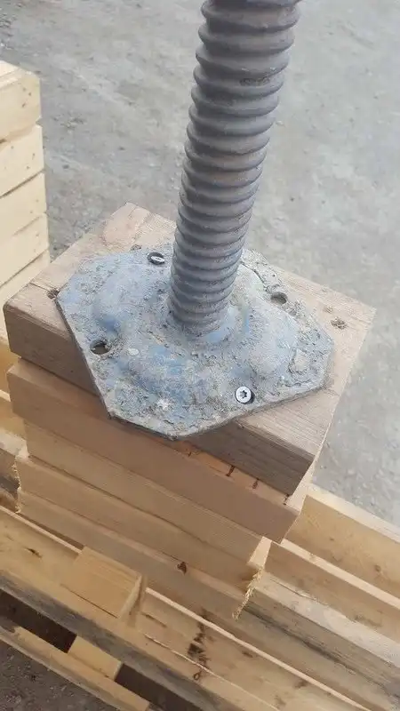 Странный метод установки строительных лесов