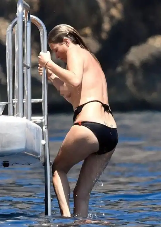 Папарацци сделали откровенные фото Кейт Мосс