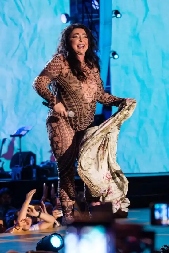 Лолита Милявская в обтягивающем трико на фестивале «Жара»