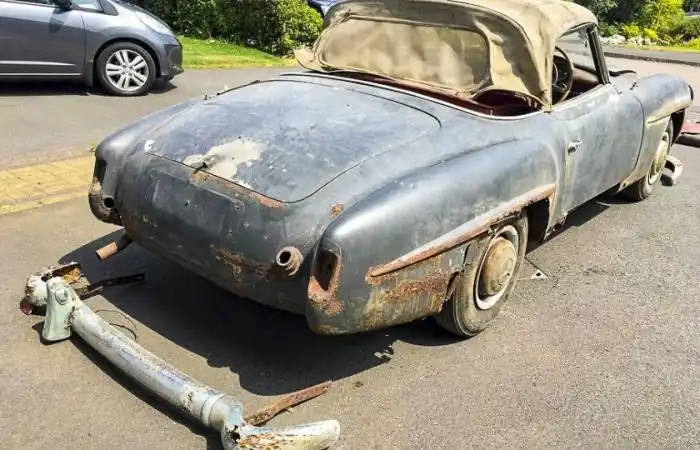 Mercedes 190 SL 1960 года выпуска, который пылился в гараже 30 лет