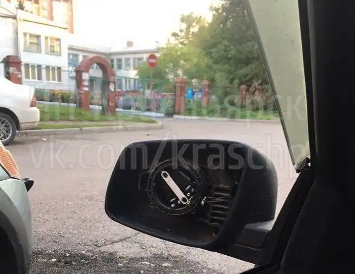 В Красноярке крадут зеркала машин, но «не из корыстных побуждений»