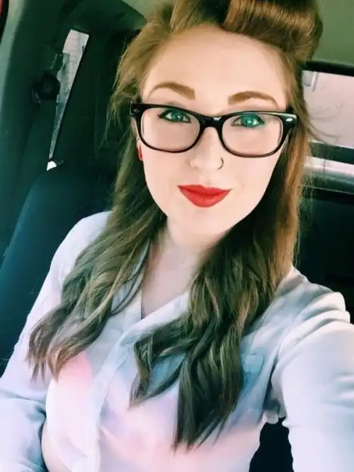 Привлекательные девушки в очках