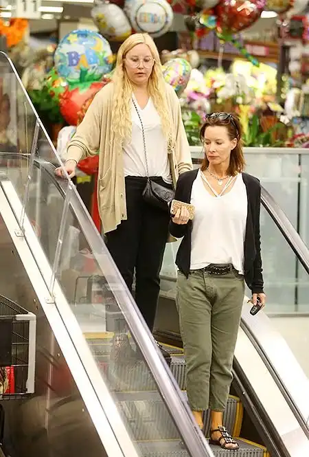 Кто эта девушка?