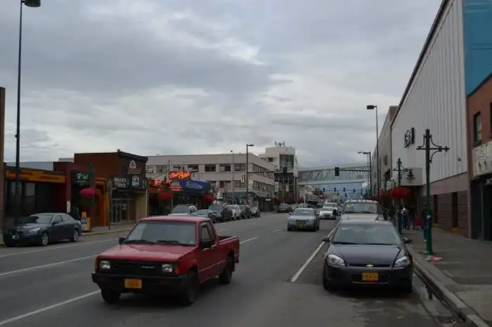 Идеальные дороги в глубинке на Аляске, которые бросают тень на дорожников России