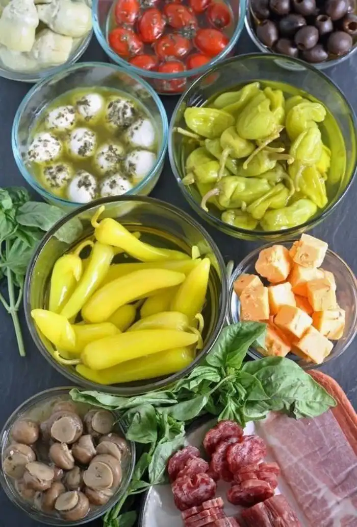 Простые и сытные закуски на Новый год на скорую руку, которыми можно удивить гостей