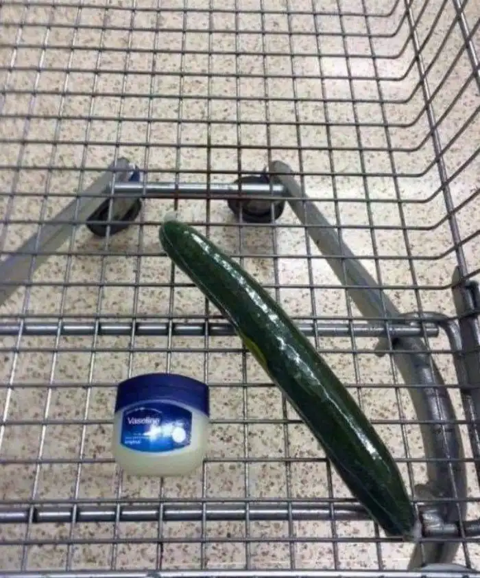 Вот почему о сорока кошках не может быть и речи... Женщина и 10 штук не осилит