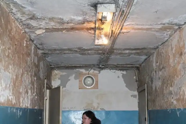 Тюменский гниющий дом пугает своим видом местных жителей