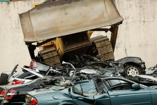 Президент Филиппин Родриго Дутерте приказал уничтожить десятки люксовых авто