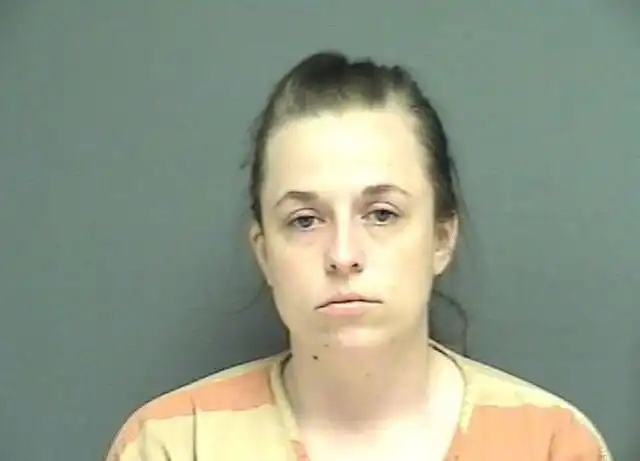 Учительница средней школы в Калхуне обвиняется в сексуальных связях с несовершеннолетним учеником