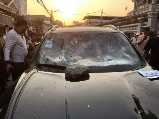 В Камбоджи толпа устроила самосуд над виновником ДТП