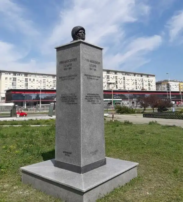 В Белграде установили странный памятник Юрию Гагарину