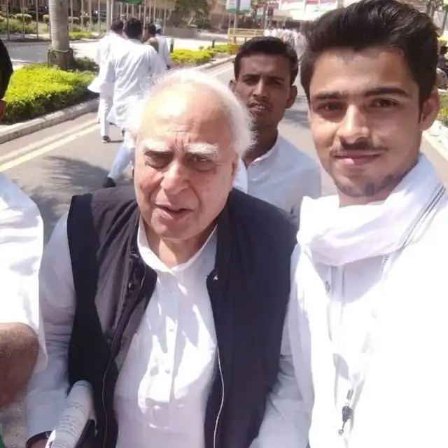 19-летний житель Индии в течение 5 месяцев выдавал себя за врача