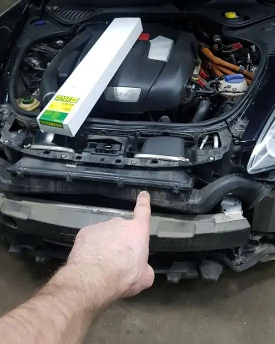 Замена воздушного фильтра на Porsche Panamera Hybrid