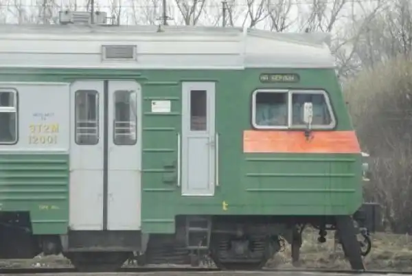 Машинисты веселятся, устанавливая на табло забавные надписи