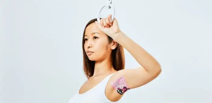 Японское рекламное агентство начало наносить рекламу на подмышки