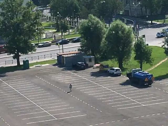 Автомобильная парковка на Крестовском острове