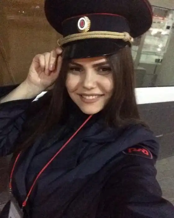 Очаровательные работницы железной дороги