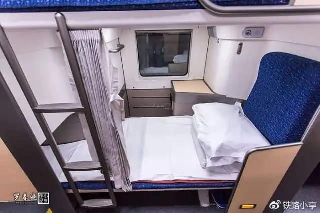Современный плацкартный вагон в Китае