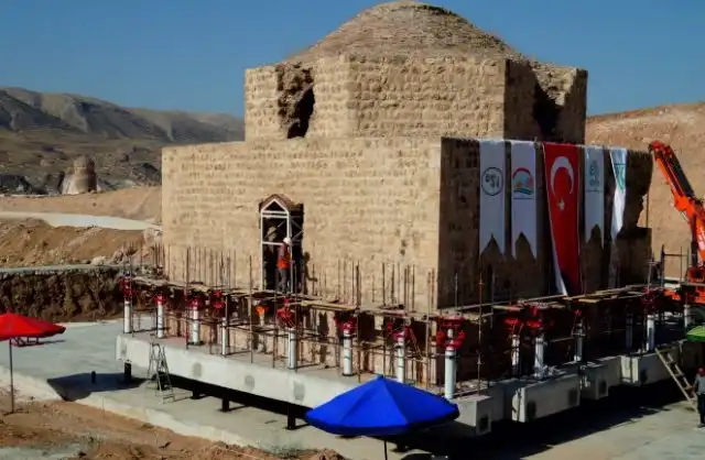 Спасение от затопления хамама Артуклу XIII века в Турции