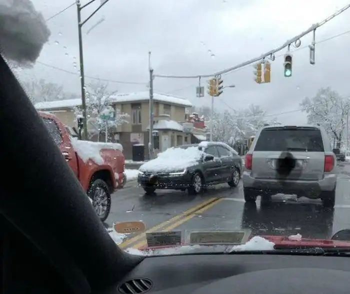 Как таким людям вообще выдают водительские права?