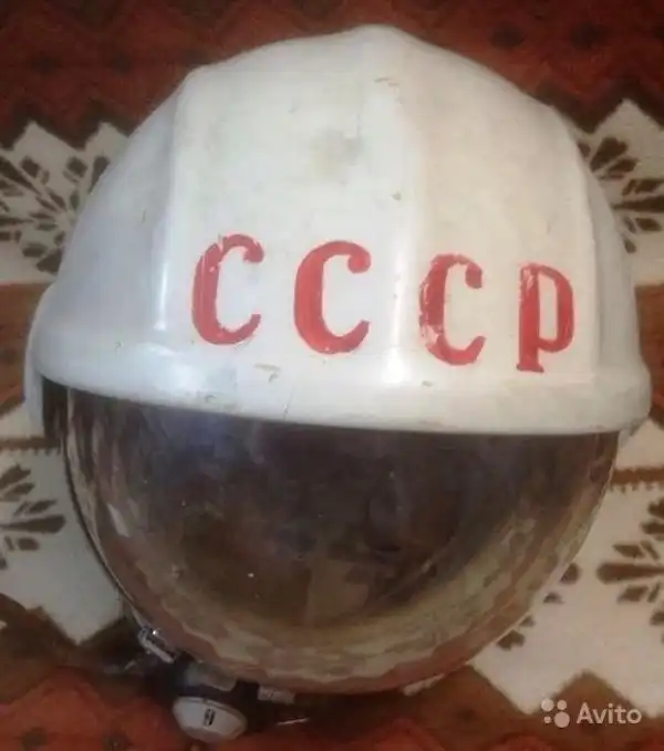 В сети выставили на продажу оригинальный шлем Юрия Гагарина