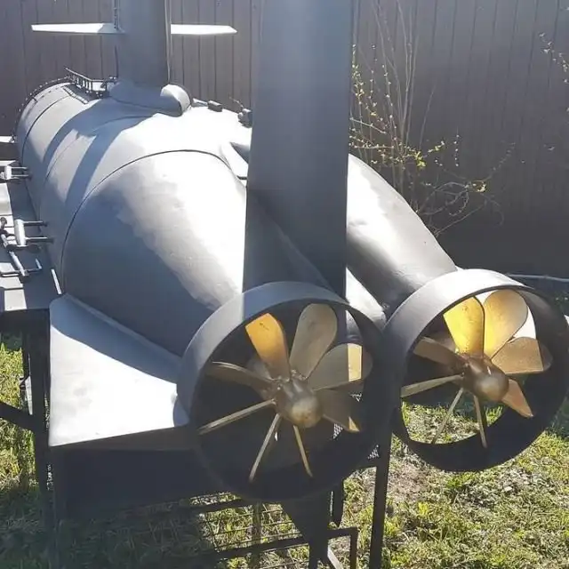 Необычный гриль в виде подводной лодки