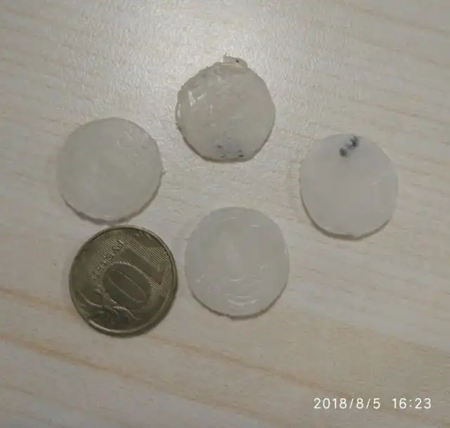 Местные дети и фальшивые монеты