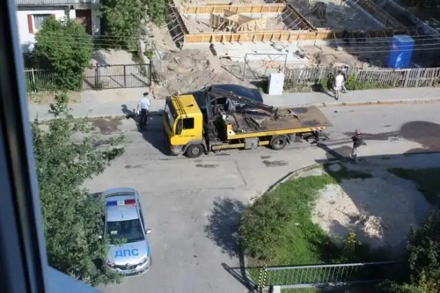 Нарушитель правил парковки, который любит крепко спать