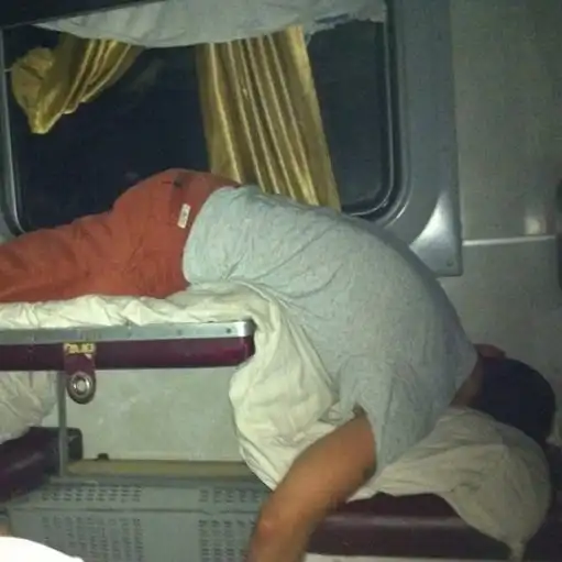 Что делать, если вы едете в поезде, а сосед по купе храпит