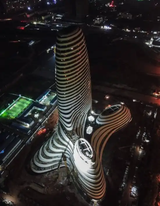 Здание в Китае, дизайн которого сравнили с мужским половым органом