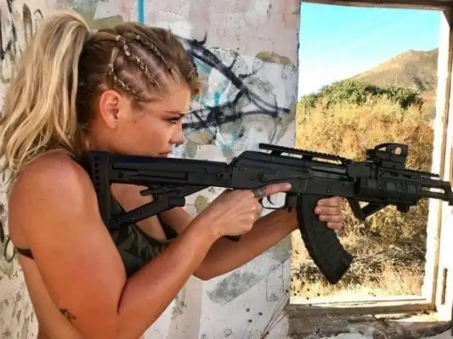 Шеннон Ирке - бывший морской пехотинец Армии США