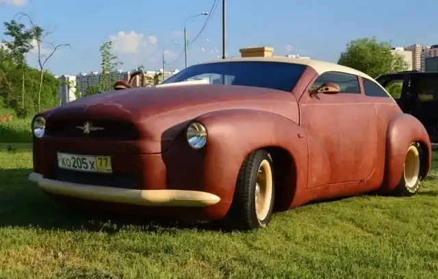 Эксклюзивный кожаный автомобиль с салоном из меха выставлен на продажу