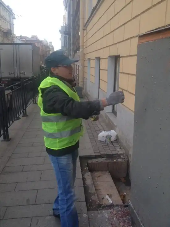 Коммунальщикам не понравился рисунок "Русский Кузнец"