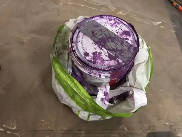 Во Львове таможенники нашли золотые слитки в банке с краской