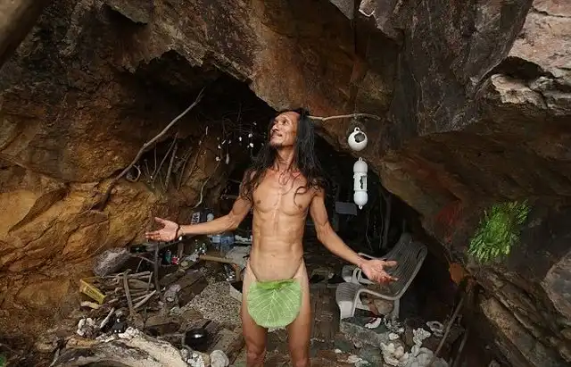 "Пещерный человек" из Таиланда заманил российскую туристку в свое жилище