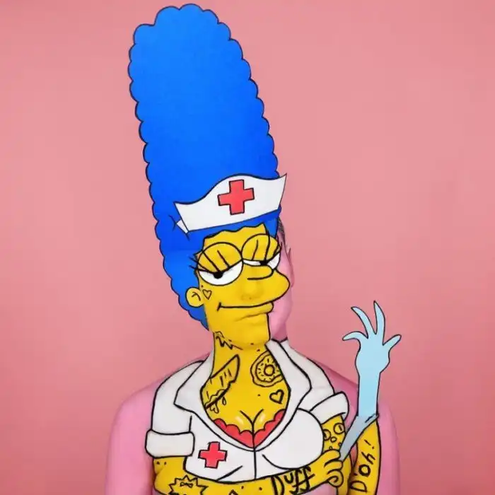 Визажист буквально рисует на себе персонажей и это не тот боди-арт, к которому вы привыкли