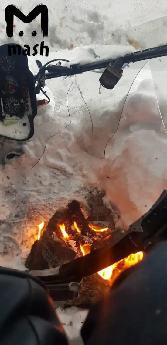 Пилот четыре дня жил в разбитом вертолете в горном ущелье