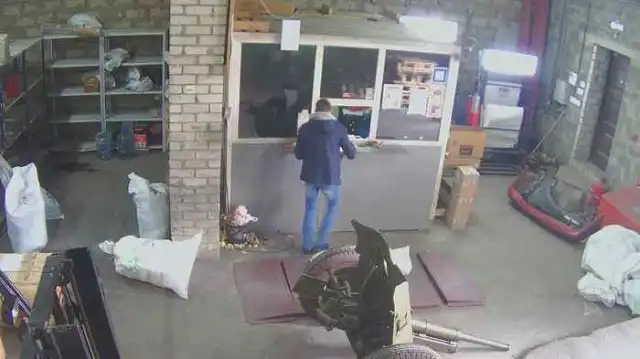 Необычный груз в терминале транспортной компании