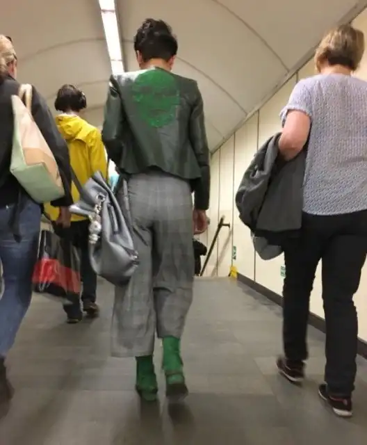 Мода, что ты делаешь? Прекрати!